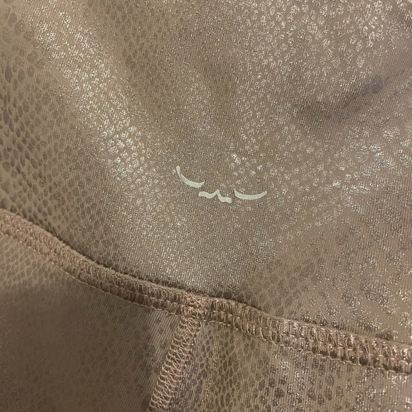Beyond Yoga subtle animal print in pearl brown. Size Medium - Picture 4 of 4